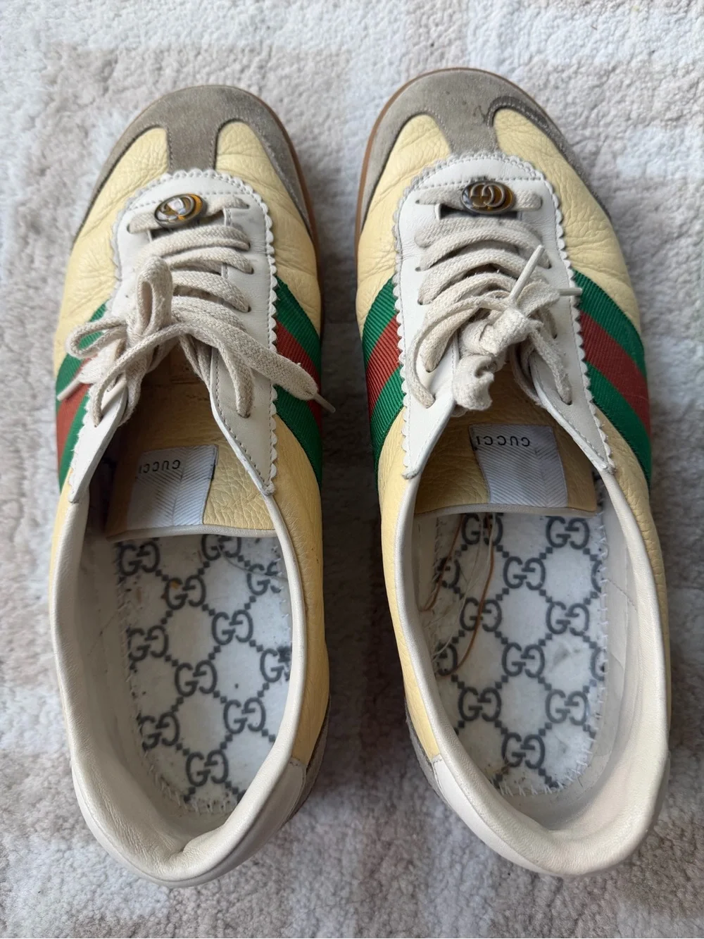 Gucci Cream Low Top Sneakers with Green Red Stripes